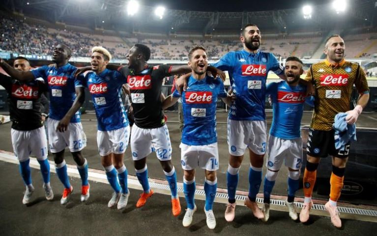 هدفان رائعان يحافظان لنابولي على المركز الثاني في الدوري الايطالي
