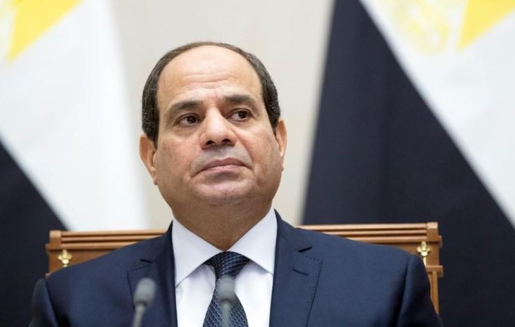 السيسي يلمح إلى عدم صرف علاوة لموظفي الحكومة في مصر هذه السنة