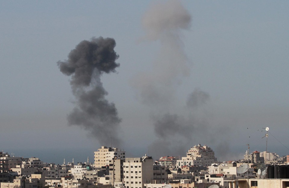 جيش الاحتلال الإسرائيلي يقصف عدة مواقع بغزة        