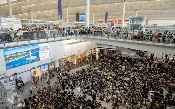 إعادة فتح مطار هونغ كونغ