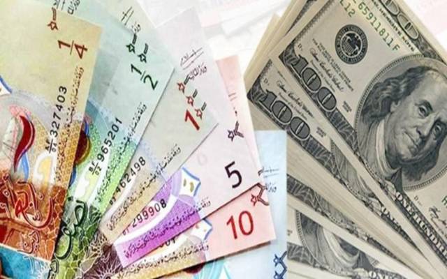 الدولار ينخفض أمام الدينار إلى 0.302 واليورو يرتفع إلى 0.369 