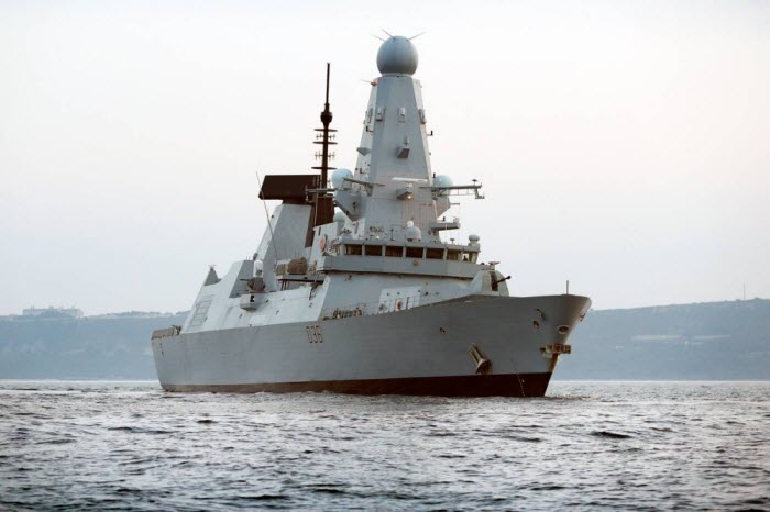 بريطانيا ترسل سفينة عسكرية لتعزيز أمن الخليج 