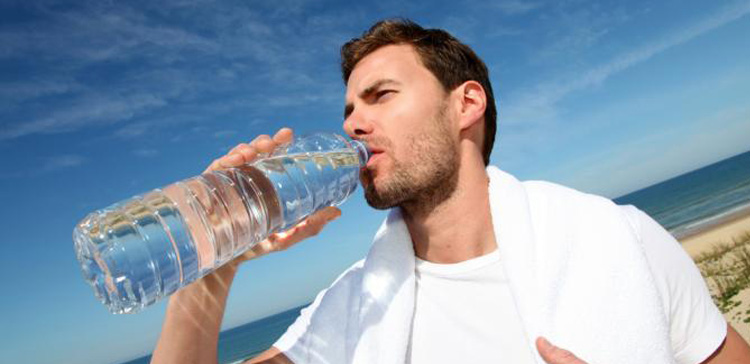 شرب 1.5 لتر ماء يوميا يقيك الصداع