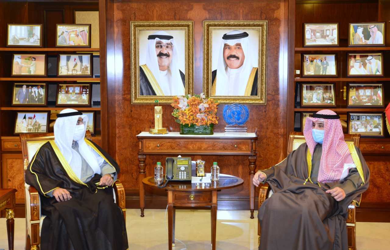 وزير الخارجية والأمين العام لمجلس التعاون الخليجي يبحثان المستجدات الإقليمية والدولية