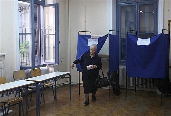 اليونانيون يتوجهون لصناديق الاقتراع في الانتخابات التشريعية المبكرة