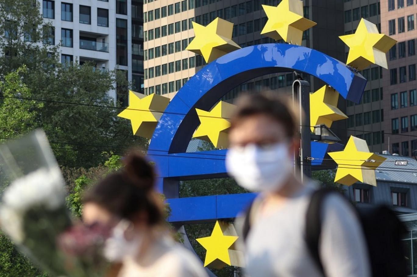  الاتحاد الأوروبي يخفض مجدداً توقعات النمو في منطقة اليورو