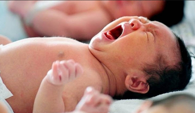 ولادة أول طفل من رحم مزروع.. ثورة في المجال الطبي في أميركا