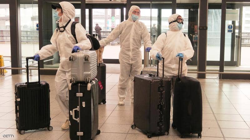 فريق طبي صيني يصل لندن للمساعدة في مكافحة الوباء 