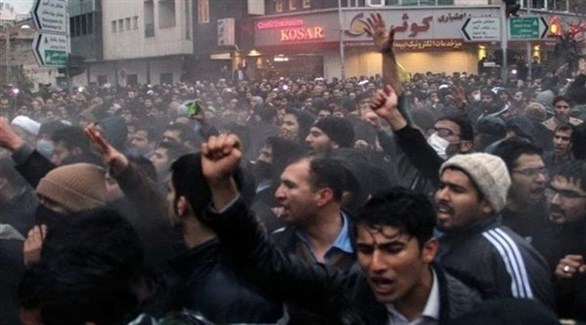 إيران: استمرار التظاهرات بسبب تلوث المياه والمحتجون يهتفون "الموت لخامنئي"