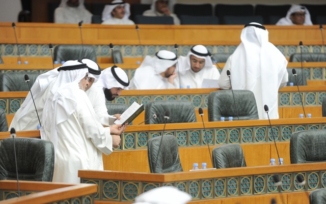 مجلس الأمة الكويتي يوافق على الحساب الختامي "2016-2017" وربط ميزانية "2018-2019" لـ"هيئة الطرق" 