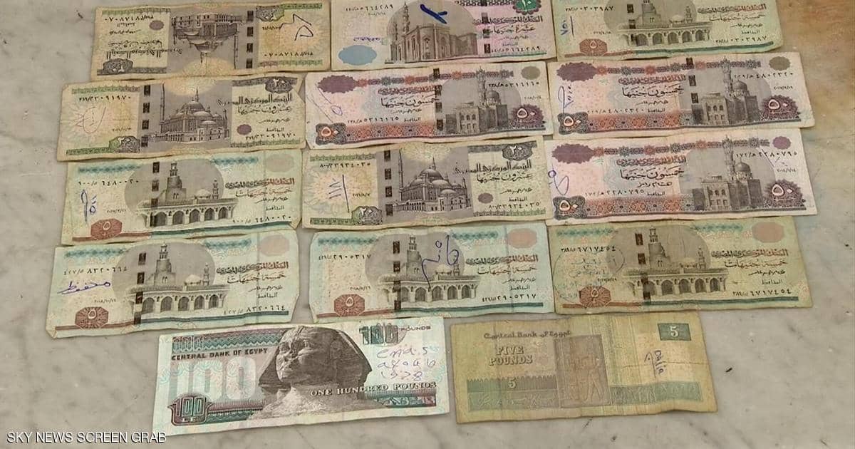 الكتابة على العملات في مصر.. ظاهرة تكبد الاقتصاد خسائر فادحة
