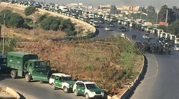 الجزائر: قوات الأمن تمنع آلاف العسكريين السابقين من بلوغ العاصمة