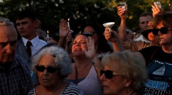 المئات ينظمون وقفة لتأبين ضحايا إطلاق النار في أنابوليس