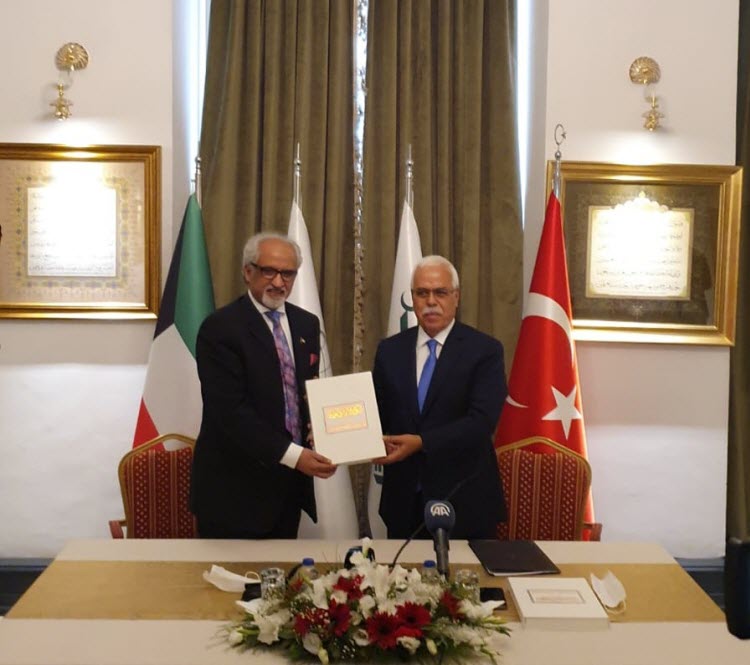 سفيرنا لدى تركيا يتسلم كتاب "الكويت في الوثائق العثمانية"