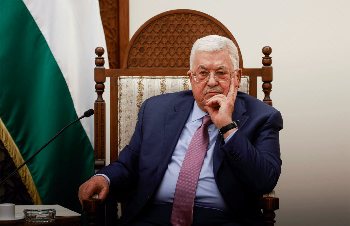  الرئيس الفلسطيني يطالب حماس بسرعة إنجاز صفقة تبادل الأسرى