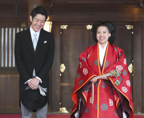 الأميرة اليابانية أياكو تتخلى عن لقبها الإمبراطوري لتتزوج من العامة