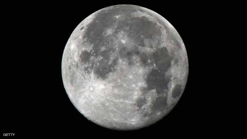 4 تساؤلات عن القمر.. لم تستطع "ناسا" إجابتها أبدا