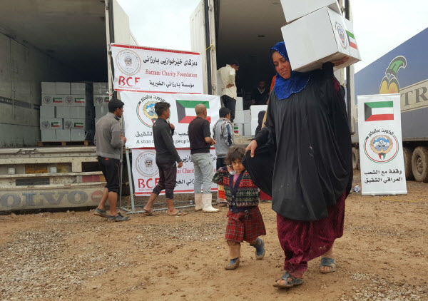 «الهلال الأحمر الكويتي» توزع مساعدات غذائية وصحية على 11 ألف نازح من الموصل  