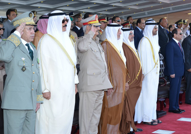 ممثل سمو الأمير يحضر حفل افتتاح قاعدة محمد نجيب العسكرية 