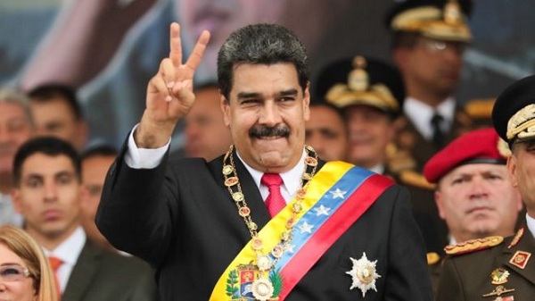 الرئيس الفنزويلي يؤدي اليمين الدستورية في غياب رؤساء أمريكا الجنوبية
