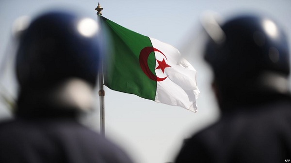 مجموعة مسلحة تقتل شخصا وتصيب آخر غرب الجزائر