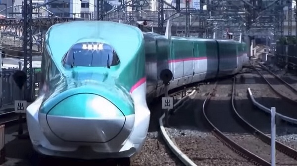 الصين تزيح الستار عن أسرع قطار في العالم