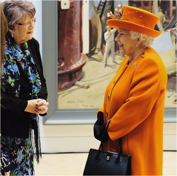 ملكة بريطانيا تنشر صورة على إنستجرام خلال زيارة متحف للعلوم