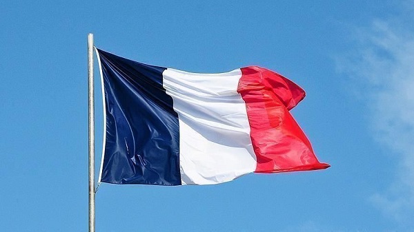 فرنسا "قلقة" لقرار طهران بشأن برنامجها النووي وتدعو لتجنب "التصعيد"
