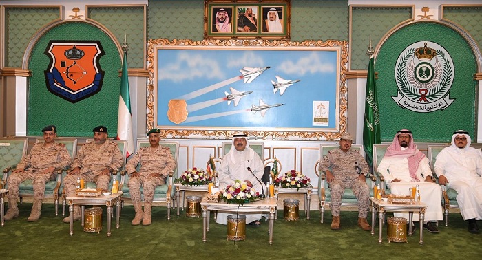 النائب الأول يتفقد القوات الكويتية المشاركة في "إعادة الأمل"