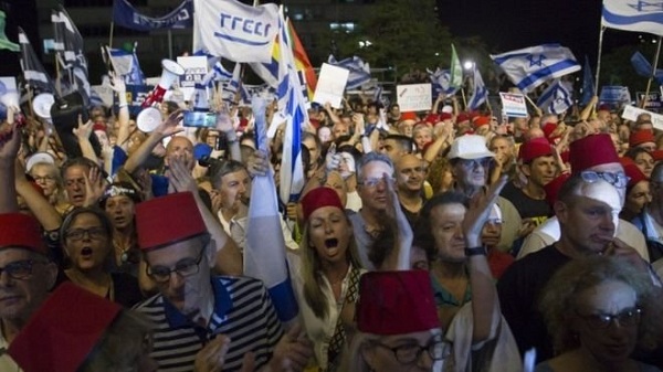 إسرائيليون يتظاهرون احتجاجًا على "تحصين" نتنياهو من التقاضي