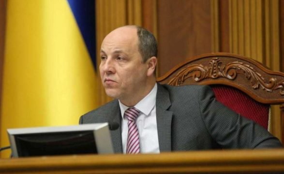 رئيس البرلمان الأوكراني يرفض مرسوماً رئاسياً بحل البرلمان