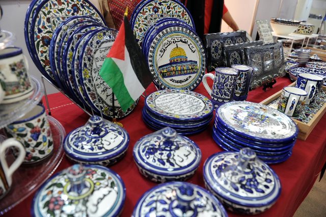  معرض التراث الفلسطيني.. منتجات ومقتنيات تحاكي الهوية والقضية