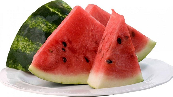 البطيخ.. فاكهة الصيف غني بالفيتامينات ومقاوم لكثير من الأمراض