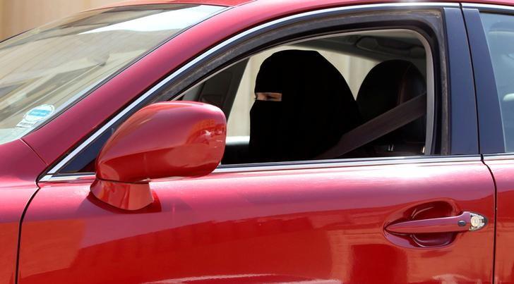 السعوديات على بعد ساعات من قيادة السيارات