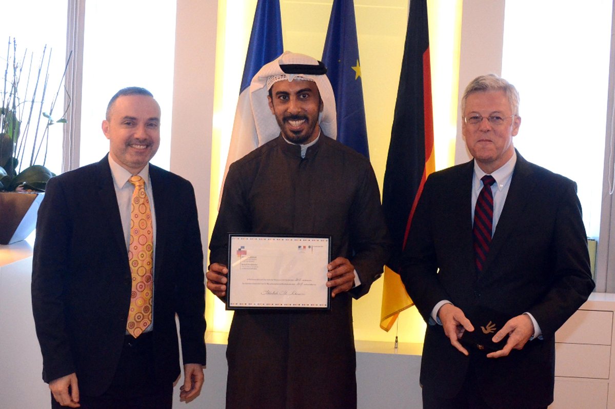 سفارتا فرنسا وألمانيا لدى البلاد تمنحان الكويتي الخنيني جائزة حقوق الإنسان وسيادة القانون  