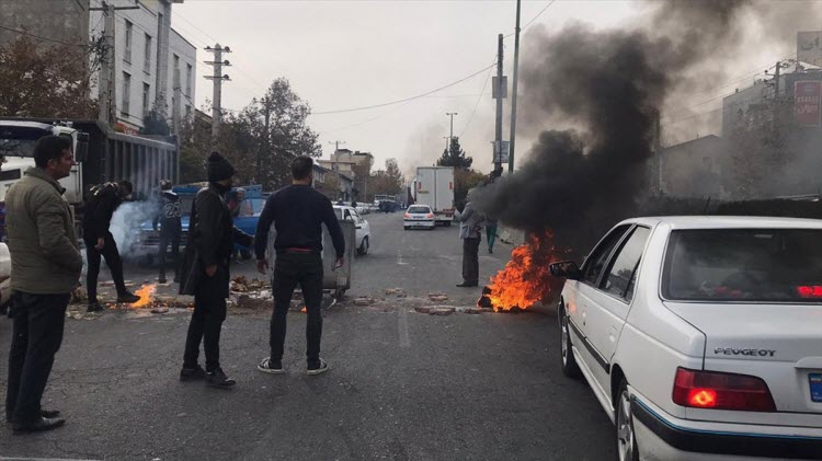 إيران: المظاهرات تتصاعد .. و 60 نائباً لاستجواب روحاني