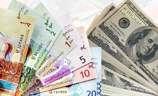 الدولار واليورو يستقران أمام الدينار