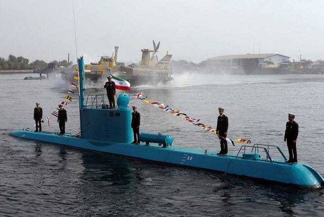 إيران حركت قطعاً بحرية إلى المياه الدولية