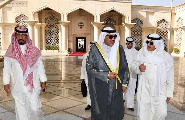 مبعوث سمو الأمير يتوجه للسعودية والبحرين لتسليم رسالتين لخادم الحرمين والعاهل البحريني