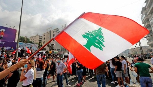 إغلاق جميع البنوك في لبنان غدًا بسبب الاحتجاجات