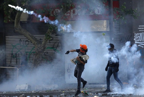 ارتفاع عدد قتلى الاحتجاجات المستمرة في تشيلي لـ 10 أشخاص