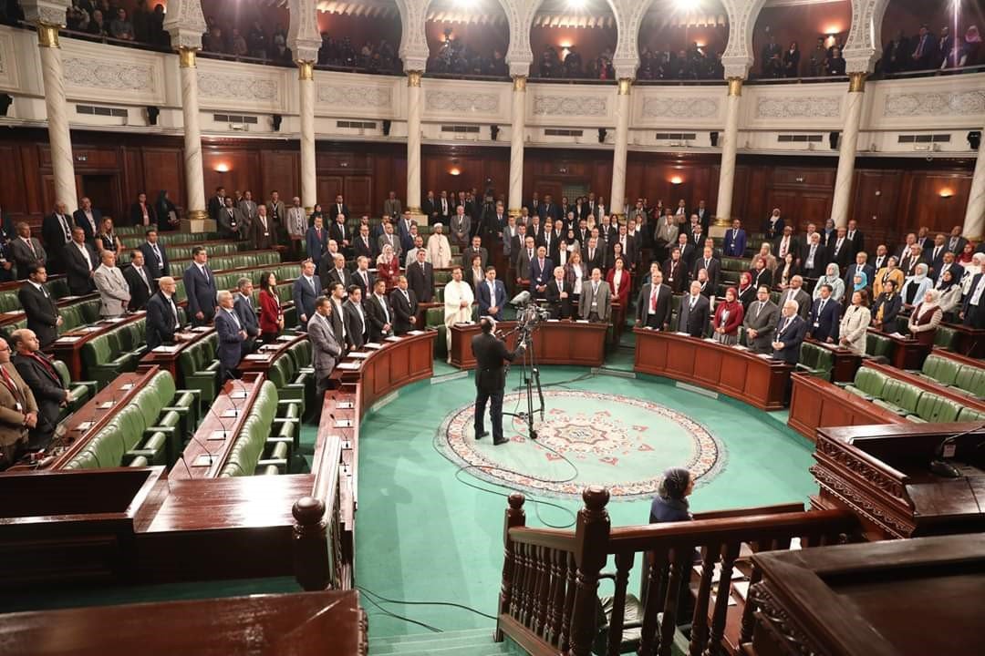 البرلمان التونسي المنتخب يفتتح دور الانعقاد وسط الاحتجاجات والتحذيرات