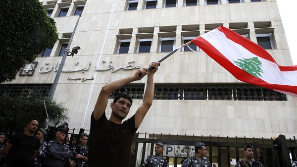 سندات لبنان تهبط لأدنى مستوى في 3 أشهر