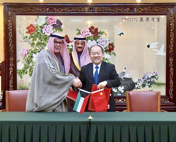 الكويت والصين توقعان مذكرة تفاهم حول إنشاء آلية تنمية تعاونية لمدينة الحرير والجزر الكويتية الخمس