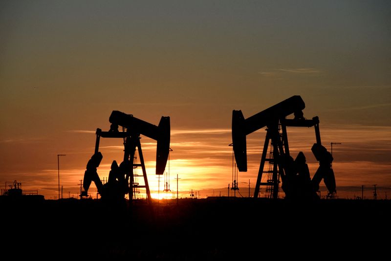  النفط يرتفع مع تركيز الأسواق على شح الإمدادات