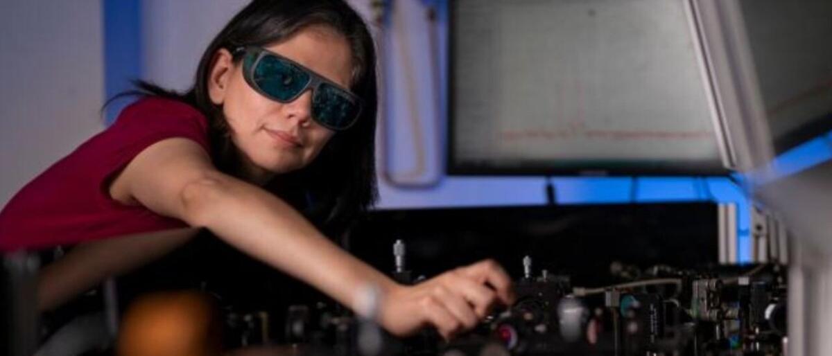 علماء يبتكرون نظارات تسمح بالرؤية في الظلام!