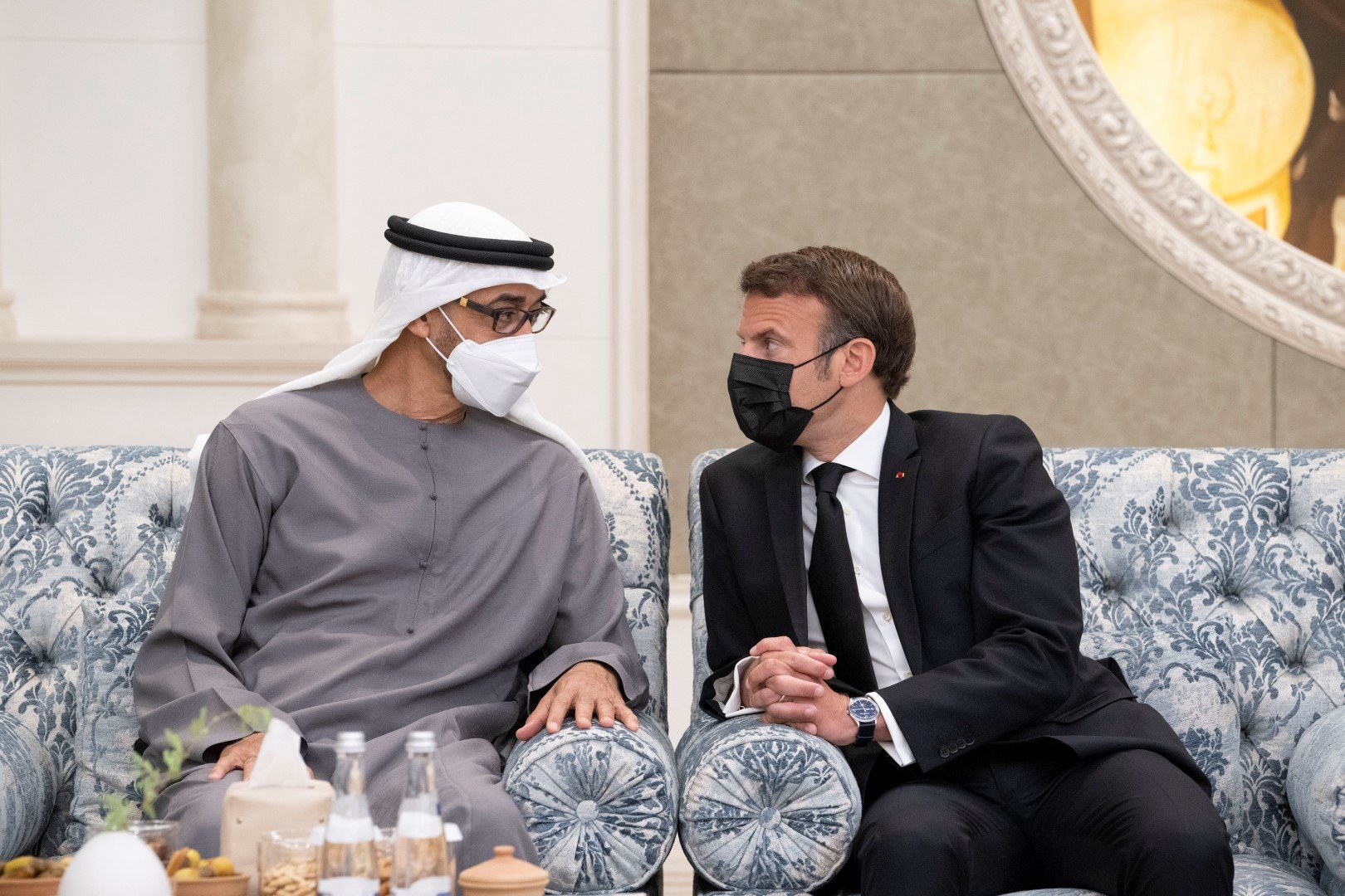  الرئيس الفرنسي ايمانويل ماكرون يعزي رئيس دولة الإمارات الشيخ محمد بن زايد