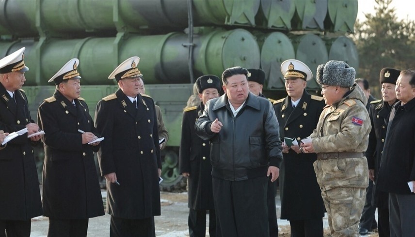  زعيم كوريا الشمالية يُشرف على تجربة إطلاق صاروخ أرض - بحر جديد