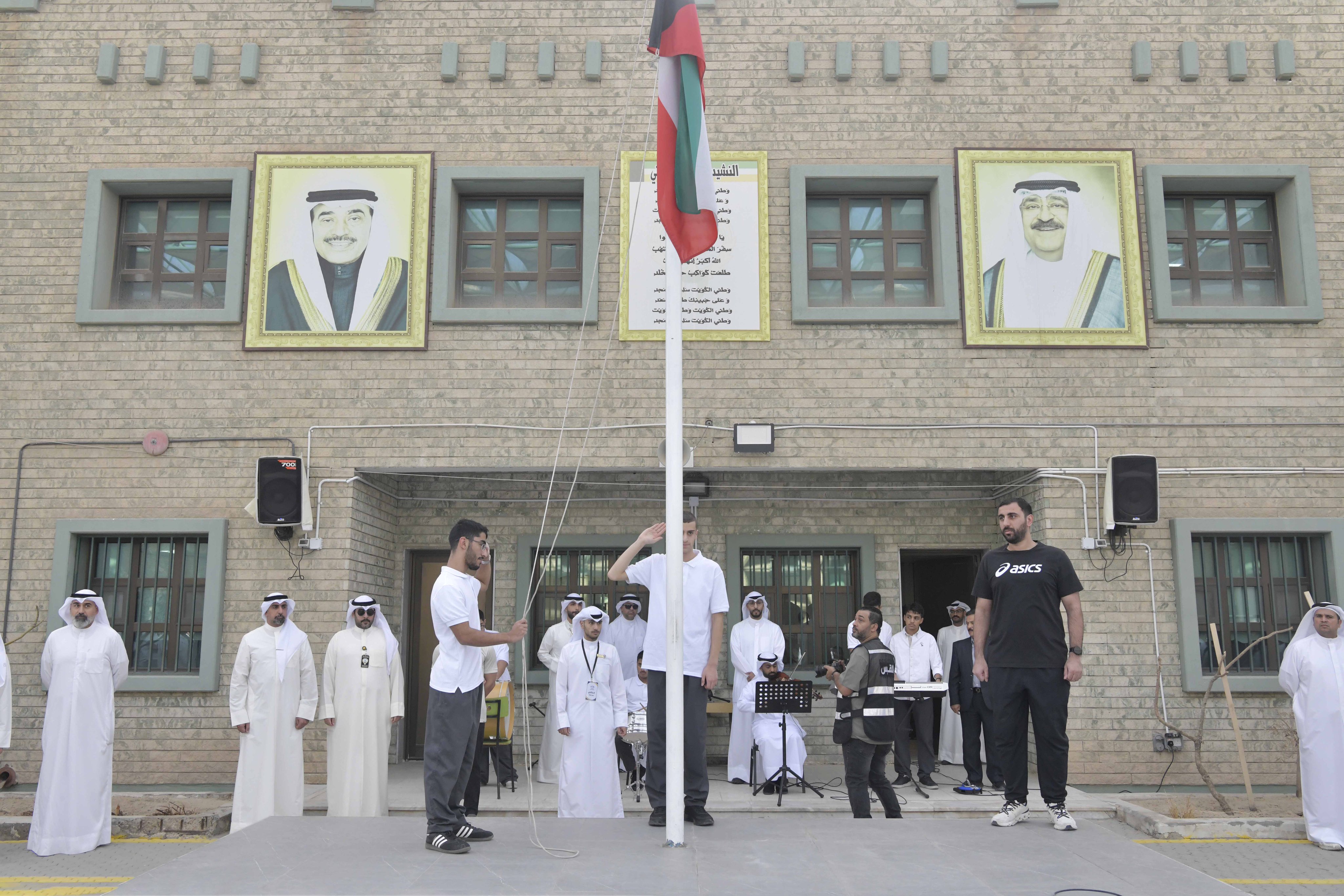 طلبة مدارس وزارة التربية يبدؤون مسيرة عامهم الدراسي