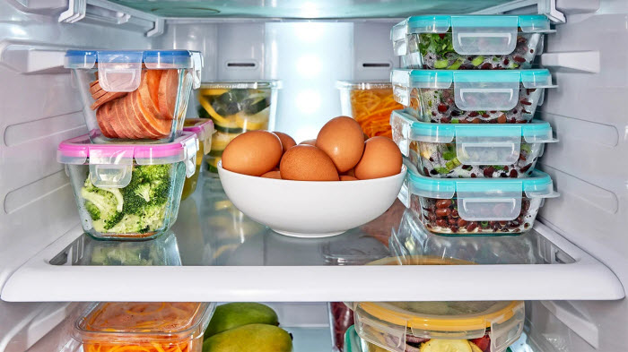  كيف يمكن حفظ الطعام الساخن في الثلاجة؟